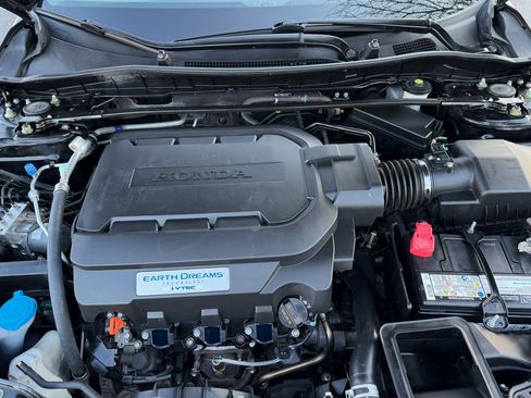 Used 2016 Honda Accord Touring image 18