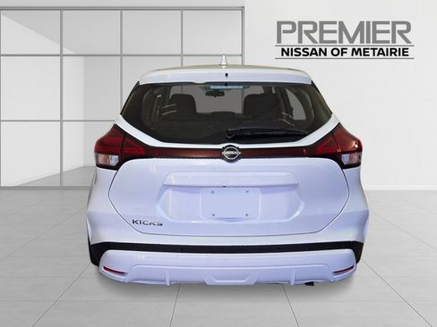 New 2025 Nissan Kicks Play S image 4