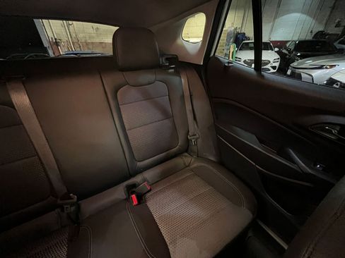 Used 2025 Chevrolet Trax LT w/ LT Convenience Package image 36