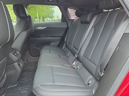 Certified 2025 Cadillac Optiq Sport 2 w/ LPO, Floor Liner Package AWD/4WD image 20