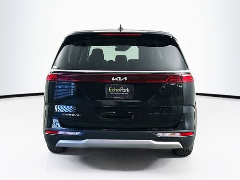 Used 2024 Kia Carnival LX image 7