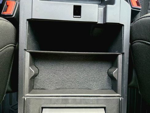 Used 2021 Ford Explorer XLT image 36