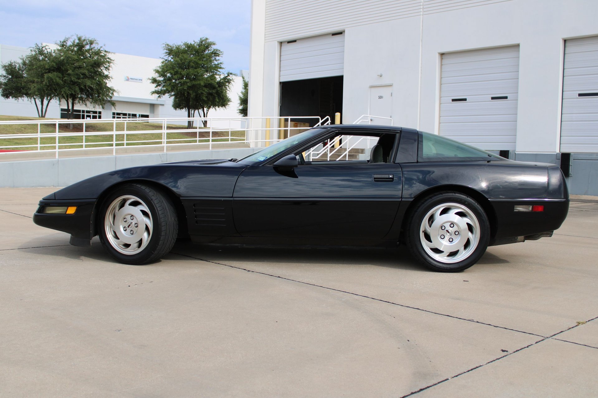 Used 1994 Chevrolet Corvette Coupe RWD image 6