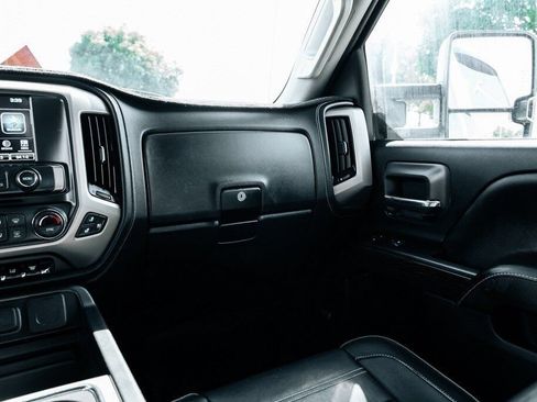 Used 2018 GMC Sierra 2500 Denali w/ Duramax Plus Package AWD/4WD image 26
