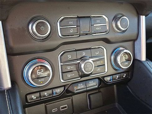 Used 2024 GMC Yukon SLT image 14