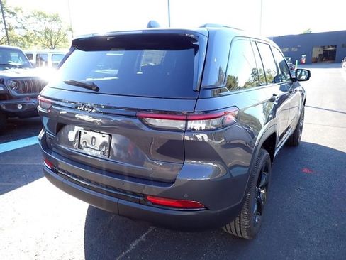 New 2025 Jeep Grand Cherokee Altitude image 6