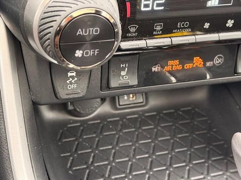 Used 2024 Toyota RAV4 SE w/ Convenience Package image 23