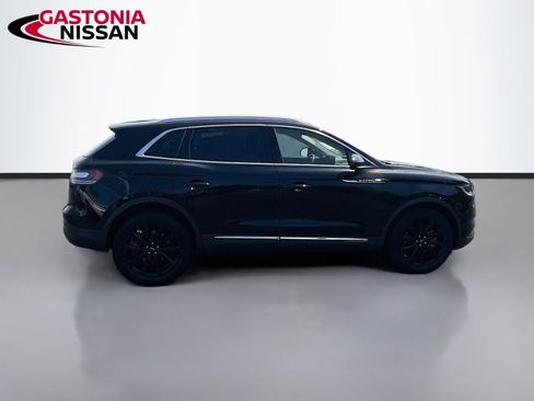 Used 2022 Lincoln Nautilus Reserve w/ Monochromatic Package image 10