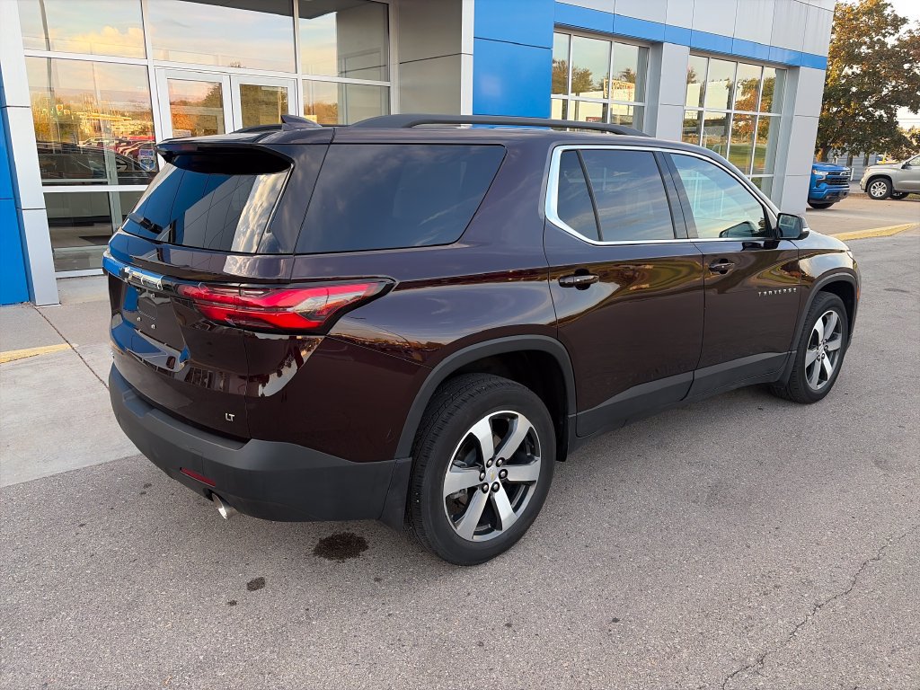 Used 2023 Chevrolet Traverse LT w/ LT Premium Package AWD/4WD image 3