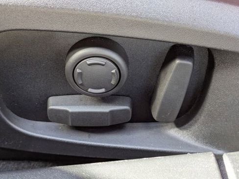 Used 2023 Jaguar XF R-Dynamic SE image 17