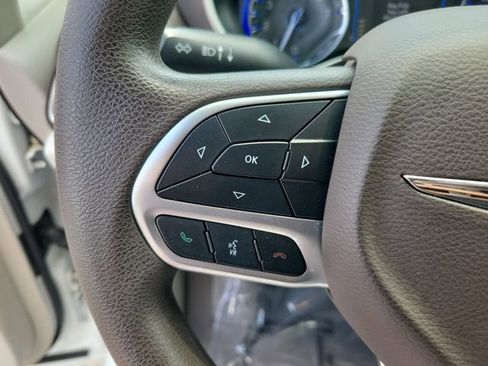 Used 2017 Chrysler Pacifica Touring Plus FWD image 24