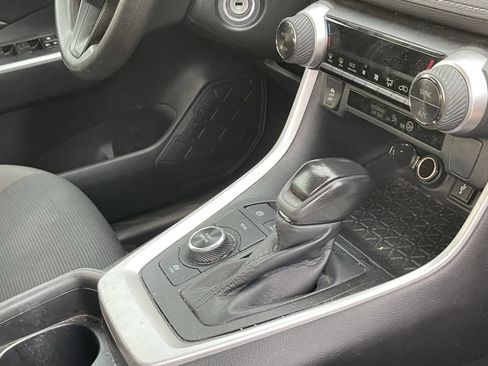Used 2021 Toyota RAV4 LE AWD/4WD image 9