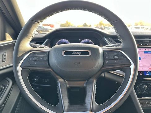 New 2025 Jeep Grand Cherokee L Limited image 15