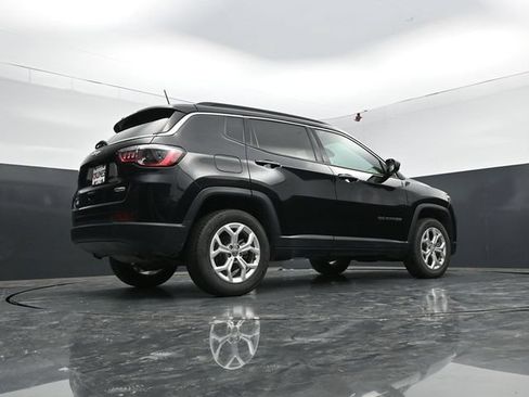 Used 2024 Jeep Compass Latitude AWD/4WD image 28