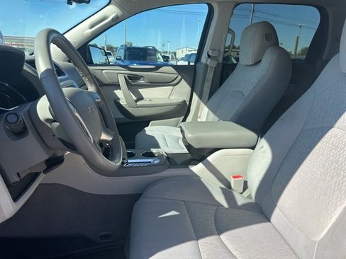 Used 2014 GMC Acadia SLE image 31