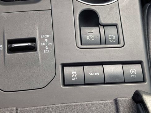 Used 2022 Toyota Highlander XLE image 25