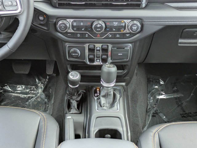 New 2026 Jeep Wrangler Unlimited Sahara AWD/4WD image 19
