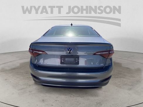 Used 2024 Volkswagen Jetta SE FWD image 8