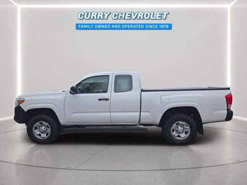 Used 2017 Toyota Tacoma SR image 8