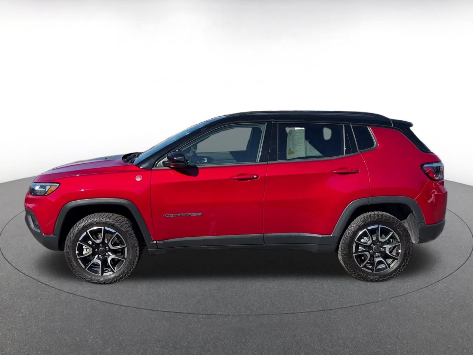 Used 2026 Jeep Compass Trailhawk AWD/4WD image 8