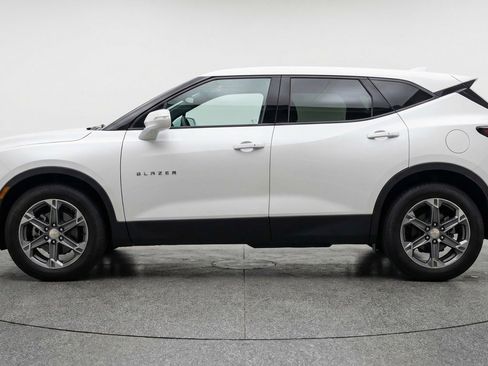 Used 2025 Chevrolet Blazer LT FWD image 5