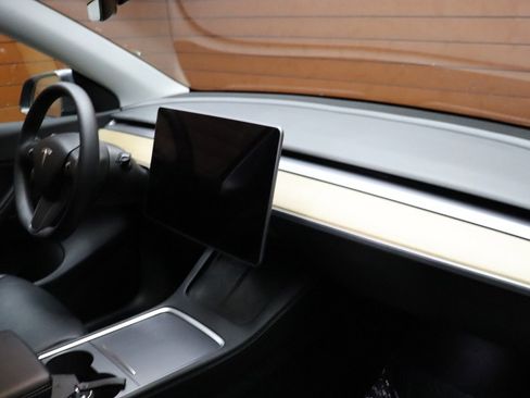 Used 2022 Tesla Model Y Long Range image 54