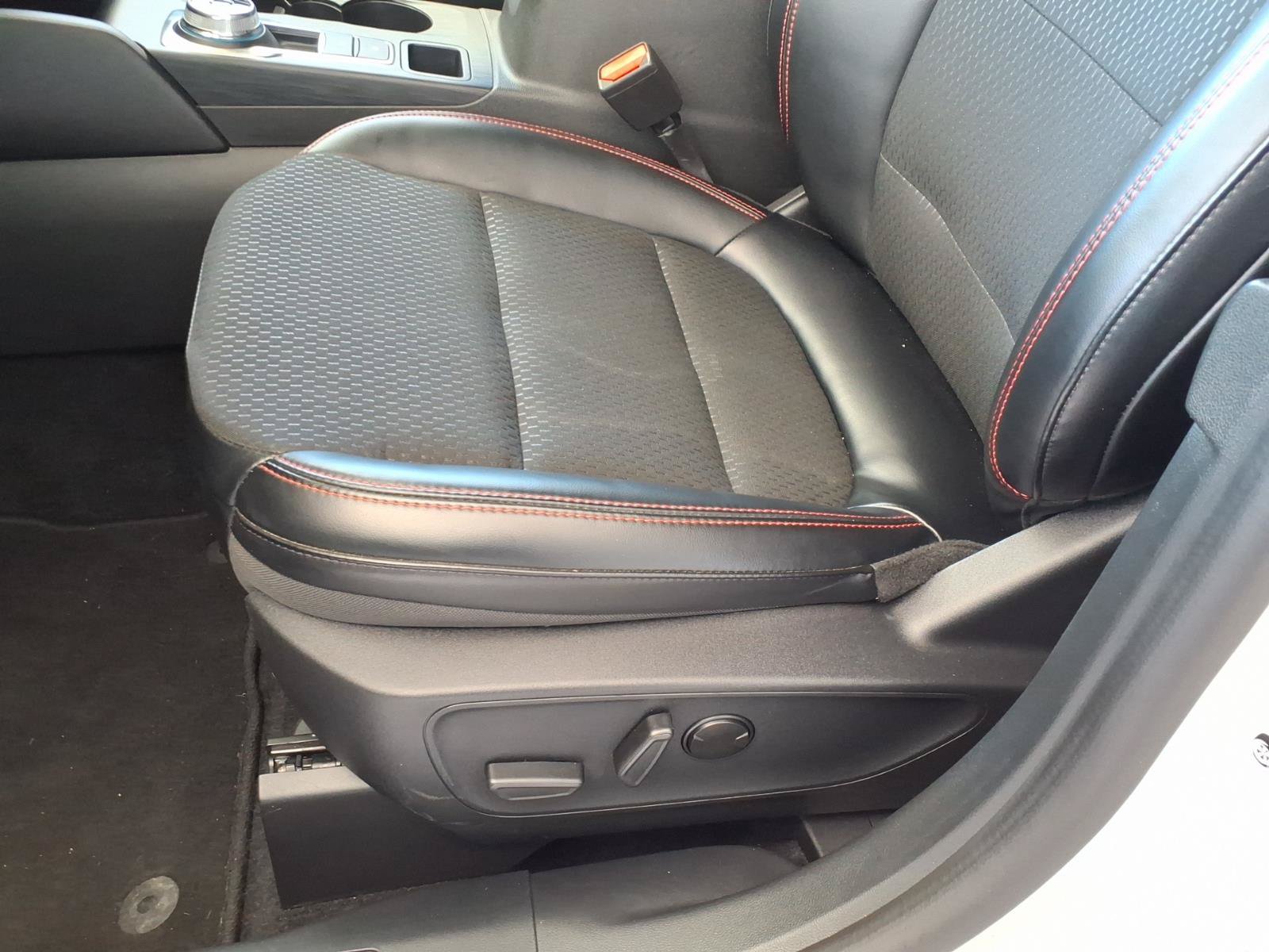 Used 2025 Ford Escape ST-Line w/ Tech Pack #1 FWD image 4