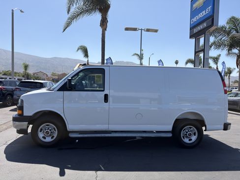 Used 2025 GMC Savana 2500 w/ Driver Convenience Package RWD image 5