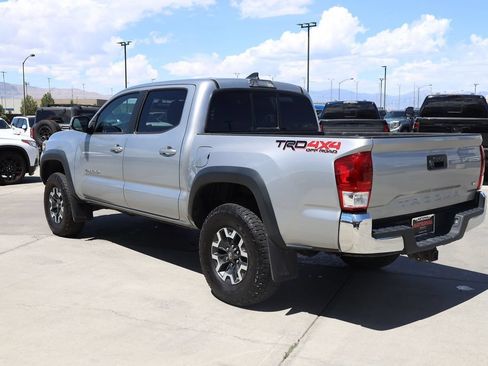 Used 2016 Toyota Tacoma TRD Off-Road w/ Towing Package AWD/4WD image 4