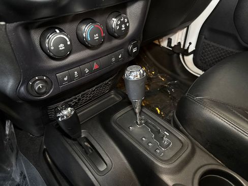 Used 2014 Jeep Wrangler Unlimited Sahara AWD/4WD image 18