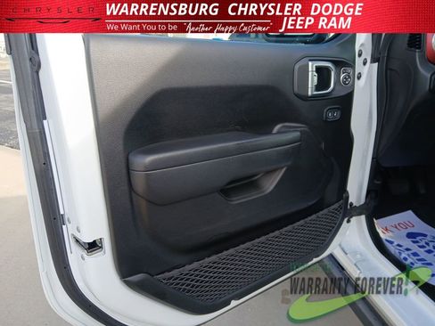 Used 2023 Jeep Wrangler Unlimited Rubicon w/ Cold Weather Group AWD/4WD image 12