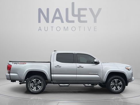 Used 2017 Toyota Tacoma TRD Sport w/ Premium & Technology Package AWD/4WD image 13
