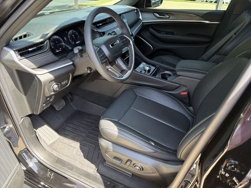 Used 2026 Jeep Grand Cherokee L Limited AWD/4WD image 9