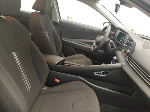 Used 2025 Hyundai Elantra Hybrid FWD image 21
