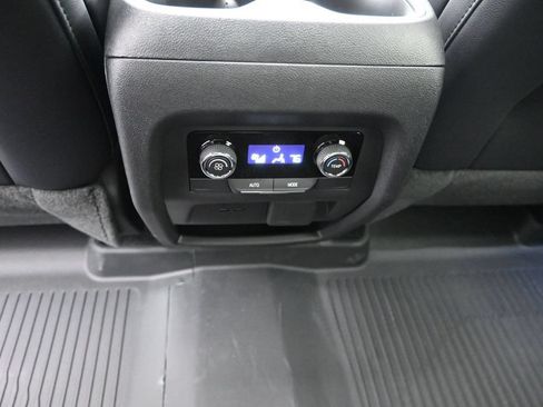 New 2026 Chevrolet Traverse LT w/ Sun and Wheel Package FWD image 18
