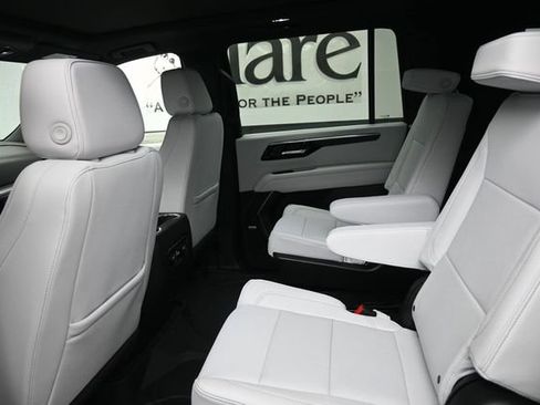 New 2026 Chevrolet Suburban Premier w/ Sun And Tow Package AWD/4WD image 10