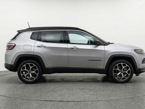 Used 2025 Jeep Compass Limited image 11