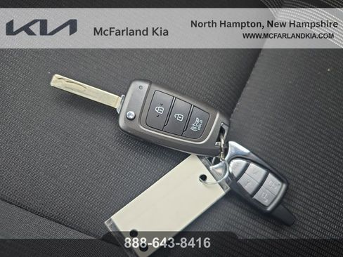 Used 2022 Hyundai Venue SEL image 31