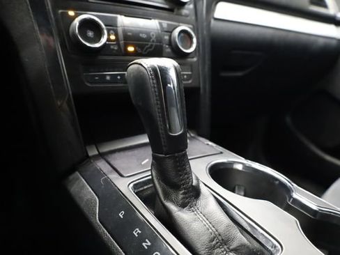 Used 2017 Ford Explorer XLT image 24