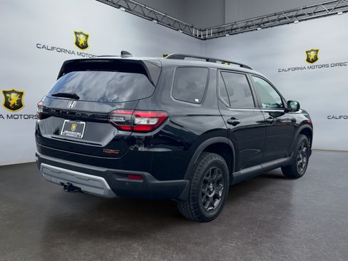 Used 2023 Honda Pilot TrailSport image 5