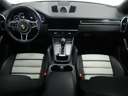 Used 2023 Porsche Cayenne Platinum Edition image 13