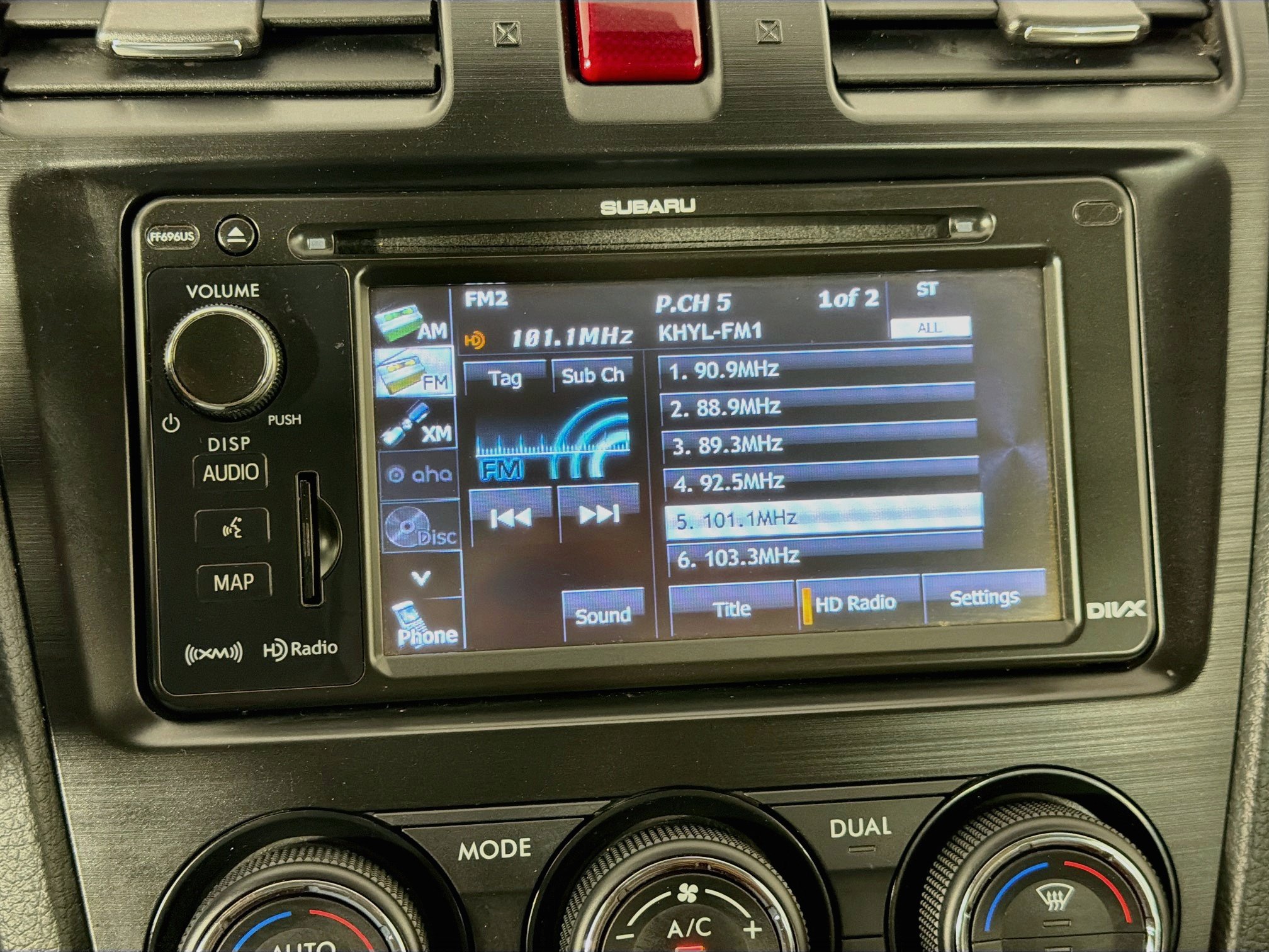 Used 2015 Subaru Forester 2.5i Touring w/ Eyesight & Navigation System AWD/4WD image 19