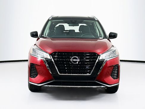 Used 2024 Nissan Kicks SV image 2