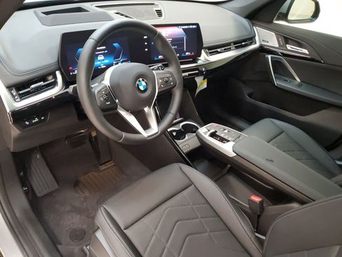 Used 2025 BMW X1 xDrive28i w/ Technology Package image 2