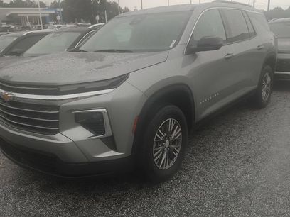 Used 2025 Chevrolet Traverse LT