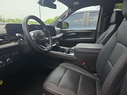 Used 2025 Chevrolet Tahoe LT AWD/4WD image 3