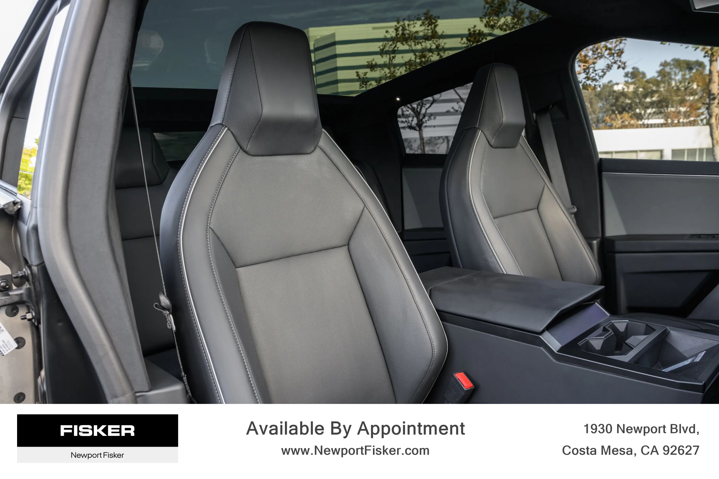 Used 2024 Tesla Cybertruck AWD Crew Cab image 33