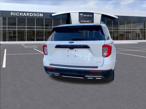Used 2022 Ford Explorer XLT w/ Equipment Group 202A image 7