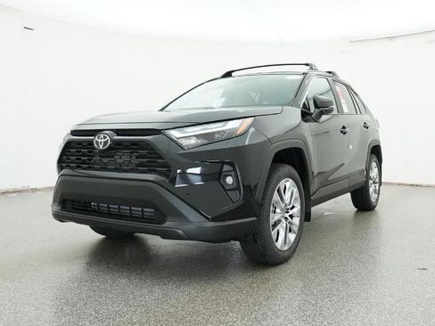 Used 2025 Toyota RAV4 XLE Premium image 19