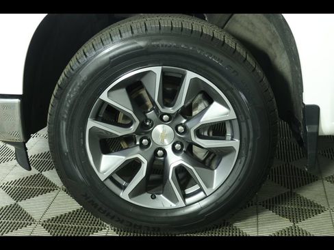 Used 2023 Chevrolet Silverado 1500 LT AWD/4WD image 15